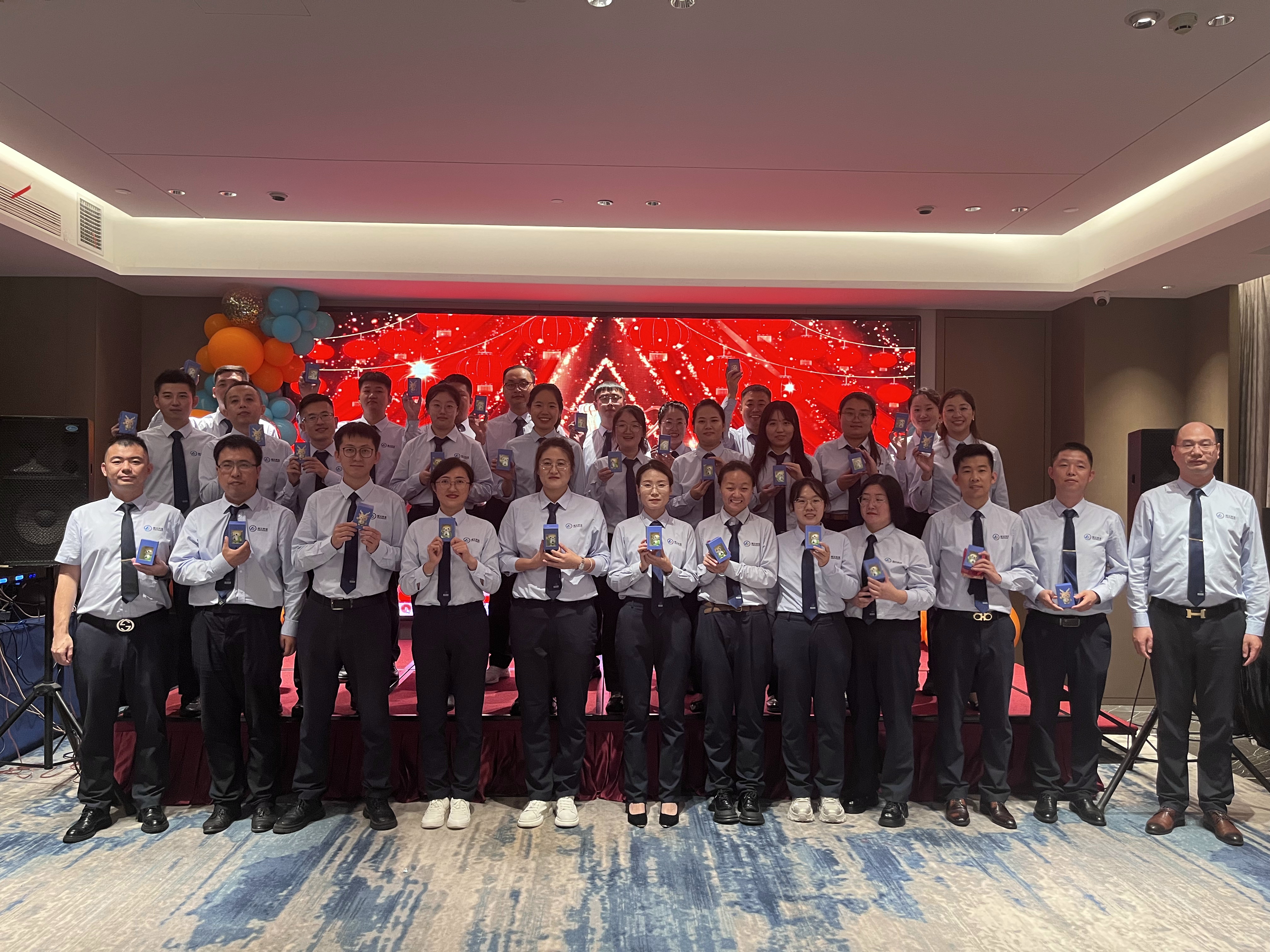 اكتمال القمر، يوم مجيد، مرتبط بالحب لهينغر